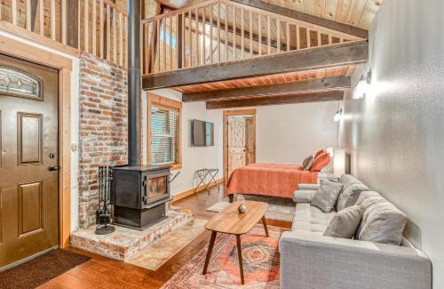 Mount Hood Village House | Serene Creekside Cabin: Family & Pet Friendly Retreat
