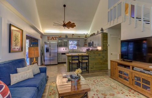 Walnut Mountain Cabin | Relaxing Creekside Cabin with Hot Tub & Shared Pool