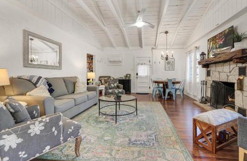 Wimberley House | Pet-Friendly Creekside Cabins: Family Comfort Awaits