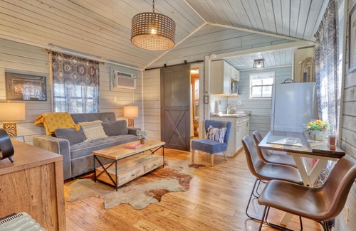 Wimberley Cottage | Relaxing Creekside Cabins - The Texan with Spa & Kitchen