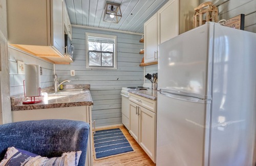 Wimberley Cottage | Relaxing Creekside Cabins - The Texan with Spa & Kitchen