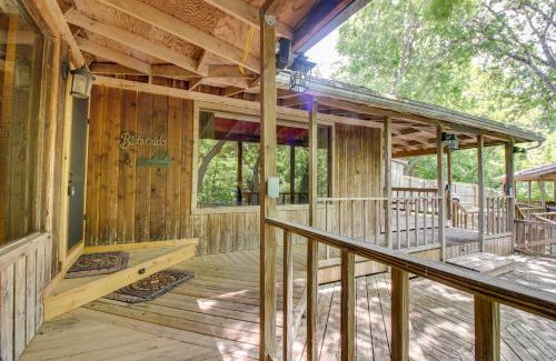 New Braunfels House | Pet-Friendly Creekside Casita with Perfect 10/10 Rating