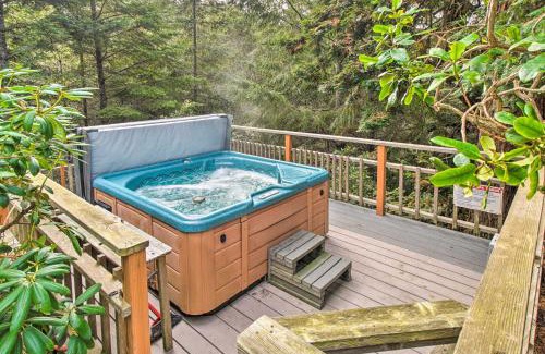 Manchester House | Creekside Chalet with Private Beach and Hidden Spa Retreat