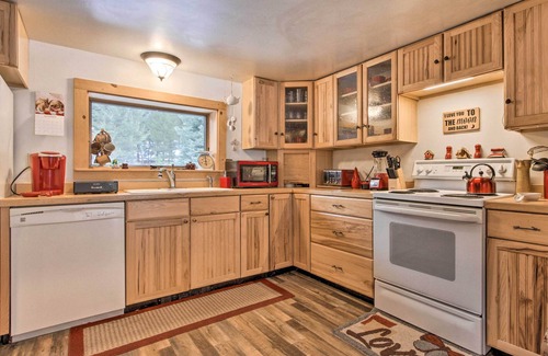 Clancy Cottage | Cozy Creekside Clancy Cabin in Helena National Forest