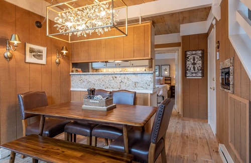 Sun Valley Condo | Bright Creekside Condo 1296 with Pool & Mountain Views
