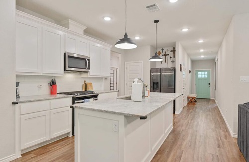 Westfield Village House | Creekside Cottage ~ Aggieland Vacation Rentals