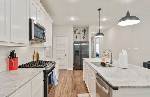 Westfield Village House | Creekside Cottage ~ Aggieland Vacation Rentals