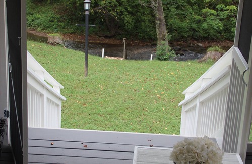 Blue Ridge Cottage | Tranquil Creekside Cottage near Fightingtown Creek