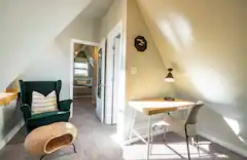 Vista Acres Cottage | Guest Rated 10/10: Creekside Cottage with Family Amenities