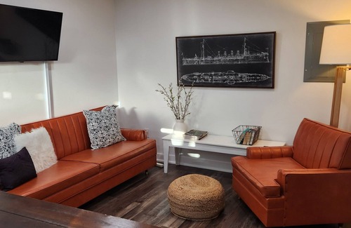 Mount Vernon Apartment | Creekside Cottage: Pet-Friendly Retreat with Great Deck