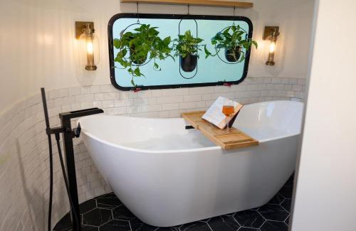 Pisgah Forest Villa | Tranquil Stay at Creekside Fern with Hot Tub Access
