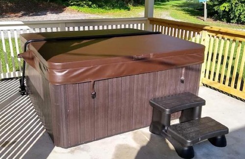 Pigeon Forge House | Creekside Haven - Authentic Cabin with Hot Tub for Families