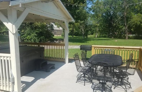 Pigeon Forge House | Creekside Haven - Authentic Cabin with Hot Tub for Families