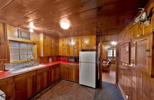 Milford Cabin | Relaxing Creekside Lodge with Pool & Spa on 575 Acres