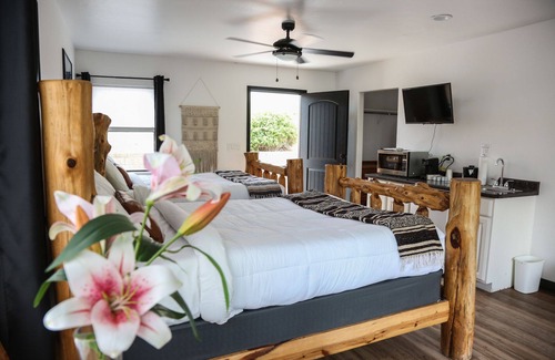 Cordes Lakes Hotel | Creekside Lodge and Cabins