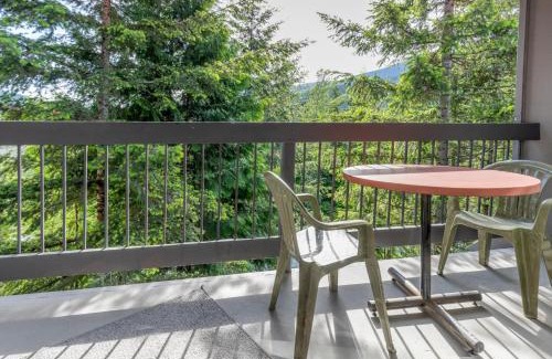 Nordic Estates House | Charming Creekside Point Studio with Kitchen Amenities