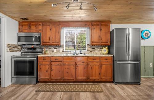 Sedona House | Pet-Friendly Creekside Retreat with Relaxing Hot Tub