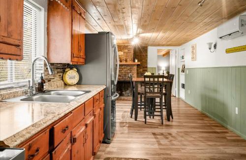Sedona House | Pet-Friendly Creekside Retreat with Relaxing Hot Tub
