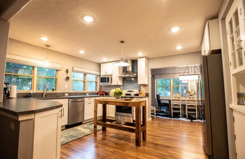 Broadmoor House | Creekside Retreat: Steps from the Broadmoor & Seven Falls