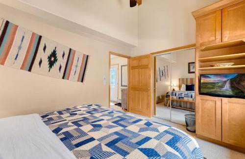 Fall River Estates Apartment | Relaxing Creekside Suites with Hot Tub in Estes Park