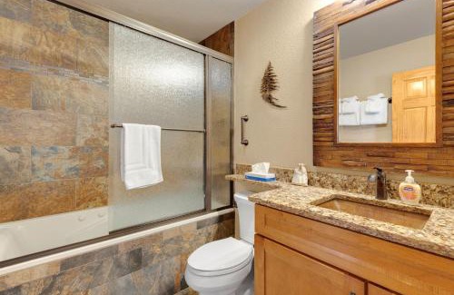 Fall River Estates Apartment | Relaxing Creekside Suites with Hot Tub in Estes Park