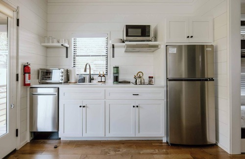 Pittman Center Cabin | Lakefront Cabin Retreat | Groundhog Cabin with Family Amenities