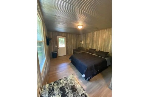 Peebles House | Creekside Tiny Home Getaway