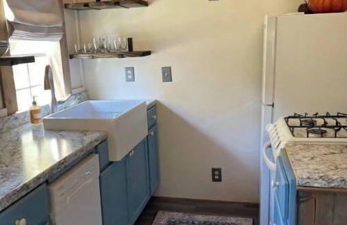 Tiger House | Book Your Ideal Monthly Rental: Pet-Friendly & Breakfast Included