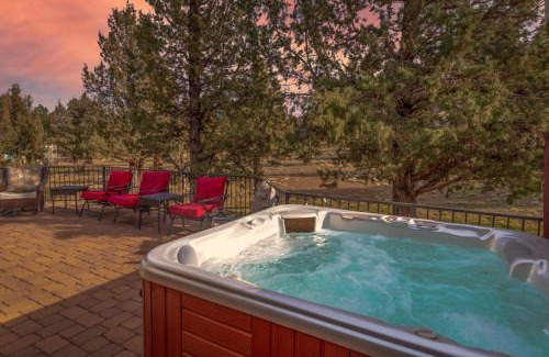 Redmond House | Top-Rated Creekside Townhome with Pool & Child-Friendly Fun