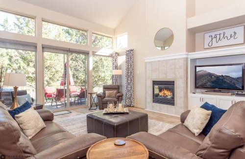 Redmond House | Top-Rated Creekside Townhome with Pool & Child-Friendly Fun