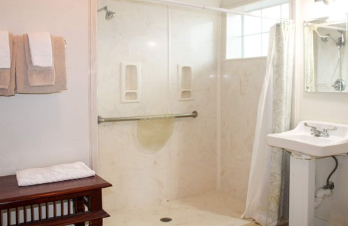 Salado Apartment | Creekside Willingham Suite