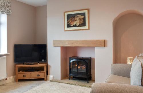 Skinningrove House | Guest Rated 9.6: Family-Friendly Cremona Cottage Retreat