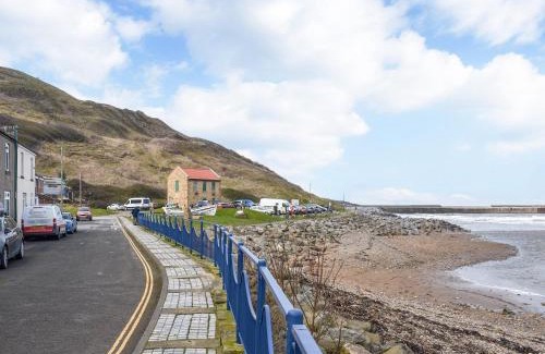 Skinningrove House | Guest Rated 9.6: Family-Friendly Cremona Cottage Retreat