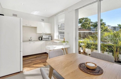 Cremorne Apartment | Budget-Friendly Stay at Young Street, Cremorne with Breakfast