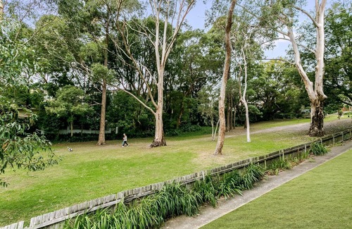 Cremorne Apartment | Budget-Friendly Stay at Young Street, Cremorne with Breakfast