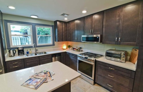 Gretna House | Spacious 3-Bedroom Retreat at Crescent Moon Villas