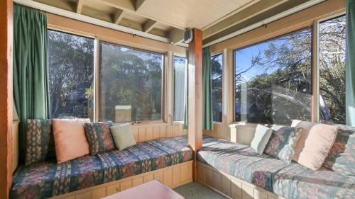 Dinner Plain House | Family-Friendly Retreat at Crep de Mont - 4-Star Comfort
