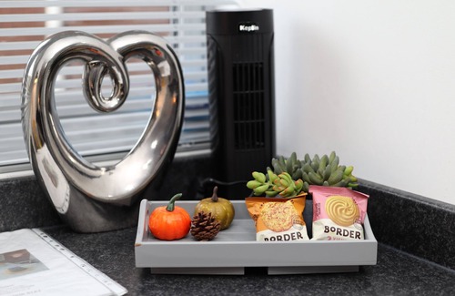 Eastbourne City Centre Apartment | Cosy Crescent Apartment with Breakfast and Accessibility