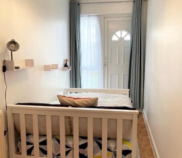 Chadwell Apartment | Family-Friendly Crescent Apartment with Two Bedrooms