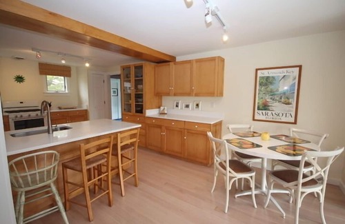 New Shoreham House | Beachfront Crescent Beach Cottage with Ocean Views