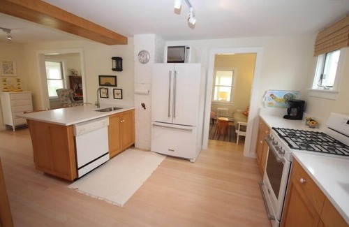 New Shoreham House | Beachfront Crescent Beach Cottage with Ocean Views