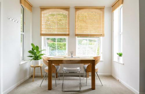 Wellington Apartment | Experience Comfort at Crescent House Apartments, 4-Star Stay