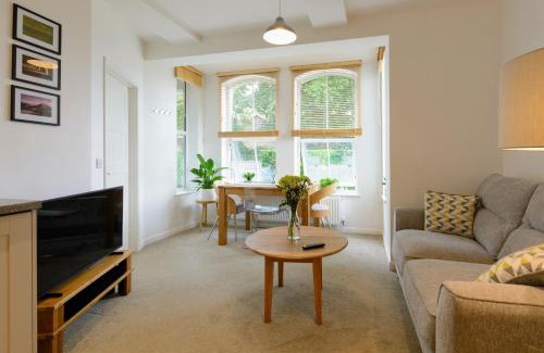 Wellington Apartment | Experience Comfort at Crescent House Apartments, 4-Star Stay