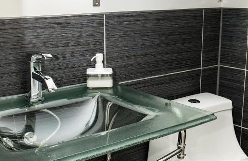 East Kootenay Hotel | Pet Friendly Crescent Motel with Hot Tub & Great Reviews