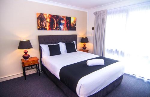 Taree Hotel | Discover Crescent Motel Taree: Oceanfront & Family-Friendly