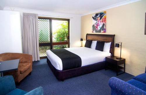 Taree Hotel | Discover Crescent Motel Taree: Oceanfront & Family-Friendly