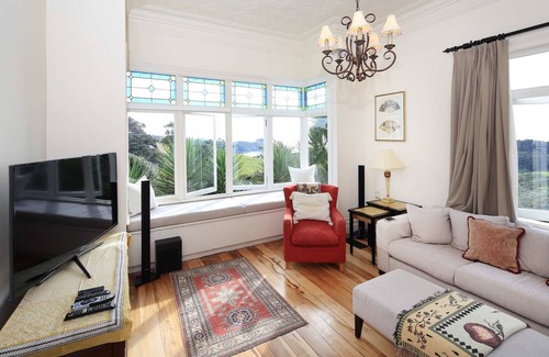 Ostend House | Exceptional Crescent Villa: Pool, Spa & Ocean Views