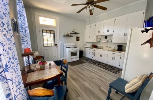 St. Marys House | Delightful Crescentia House - 1884 Victorian with Breakfast