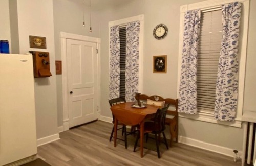 St. Marys House | Delightful Crescentia House - 1884 Victorian with Breakfast