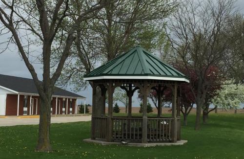 Williamsburg Hotel | Welcoming Crest Country Inn with Family-Friendly Amenities